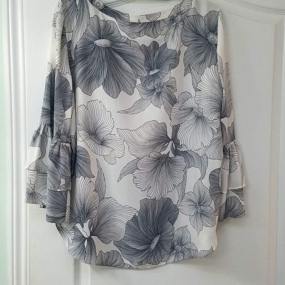 LOFT Ruffle sleeve top - Picture 3 of 3